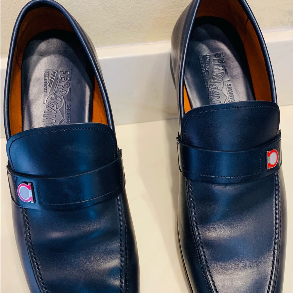 Ferragamo: moccasin gancini with ornament.